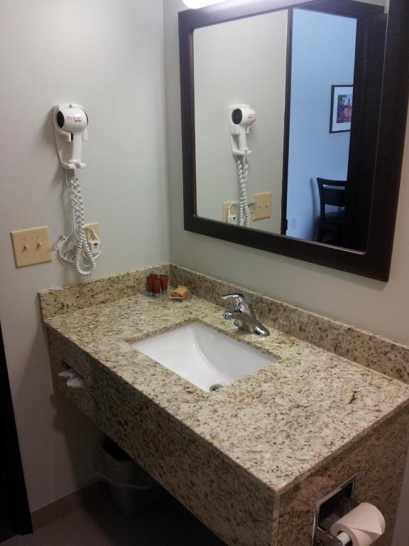 Midland Inn & Suites Room photo